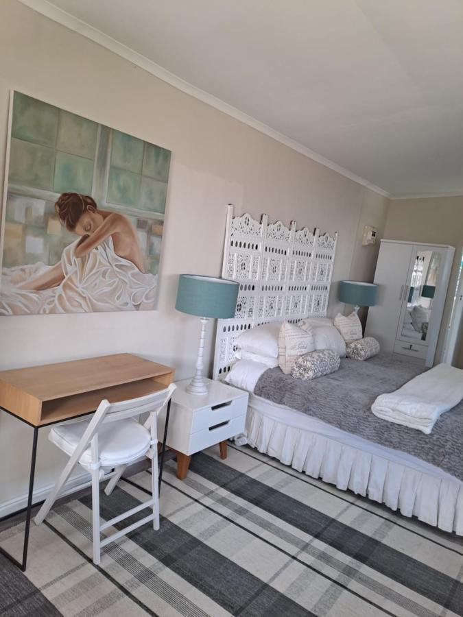 Milky Way Hotel Hermanus Exterior photo